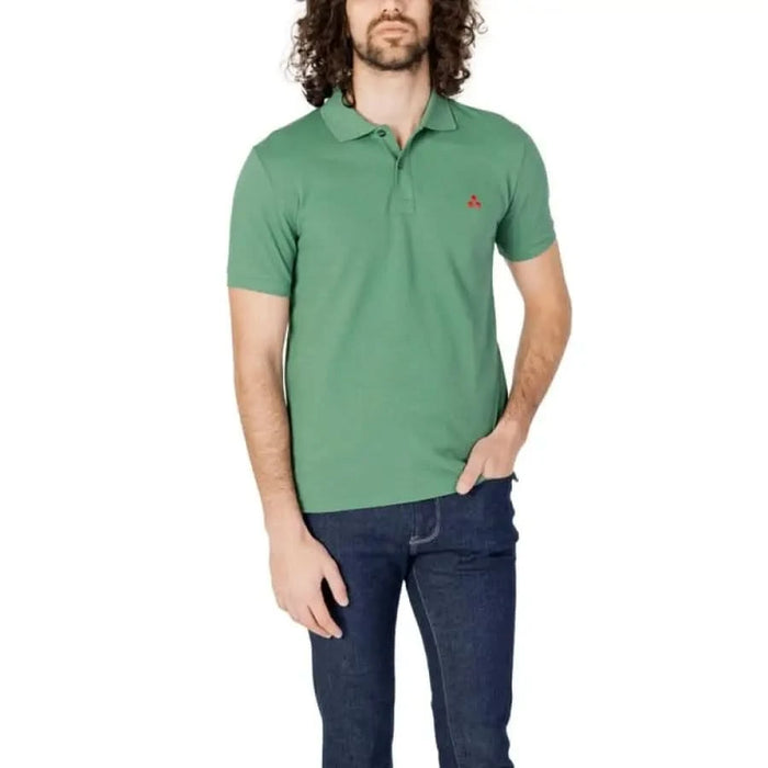 Peuterey Men in green Peuterey Men Polo and jeans, showcasing Peuterey Peuterey style