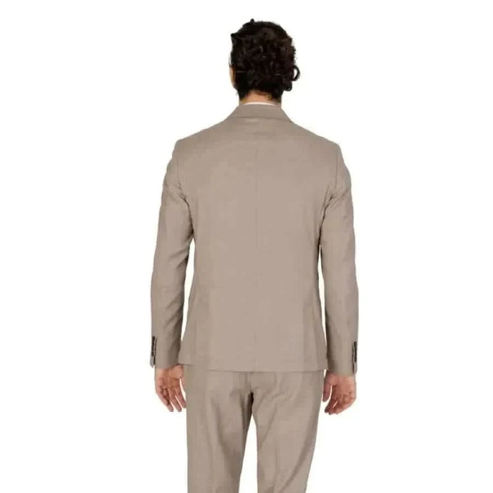 Antony Morato men’s blazer for spring summer, stylish man in suit and tie.