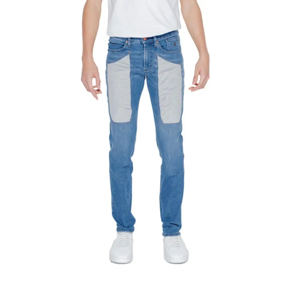 Man in white T-shirt and Jeckerson jeans showcasing urban city fashion