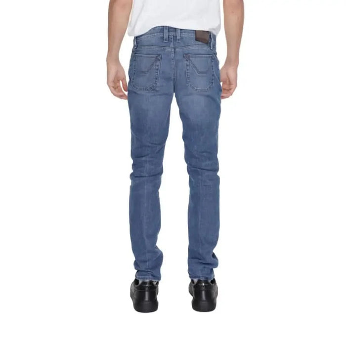 Man in white t-shirt and Jeckerson Men Jeans, urban style clothing