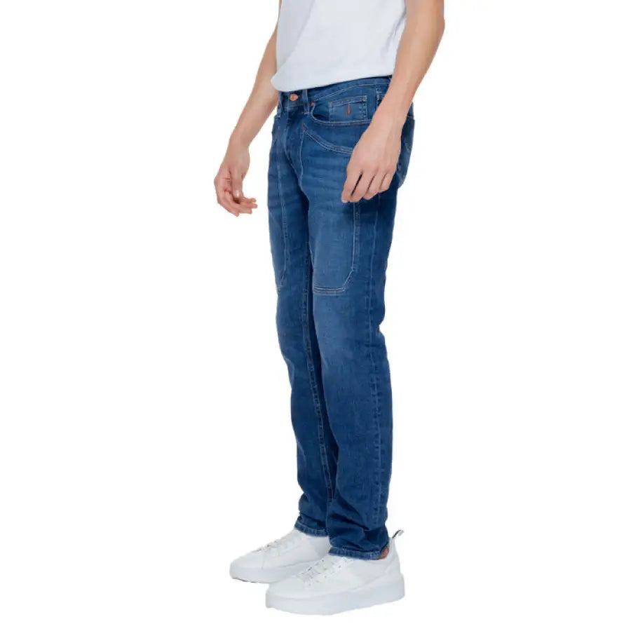 Urban style: Man in white T-shirt and Jeckerson Men Jeans