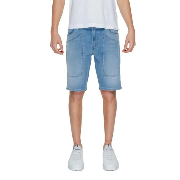 Man wearing Jeckerson white T-shirt and blue Jeckerson men shorts