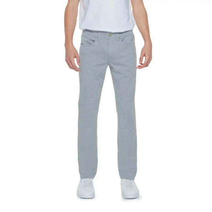 Man in white t-shirt and grey Jeckerson Men Trousers, urban style clothing