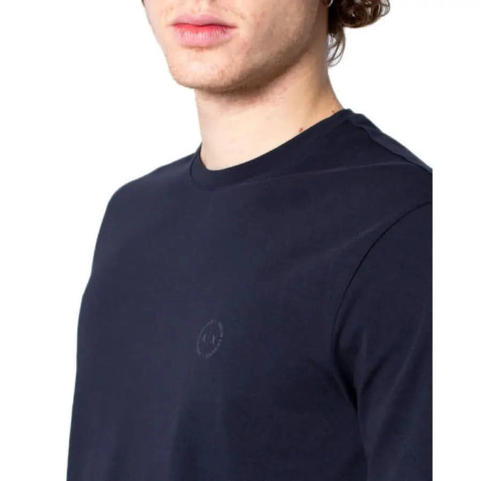 Navy blue crew neck Armani Exchange men t-shirt with subtle chest logo