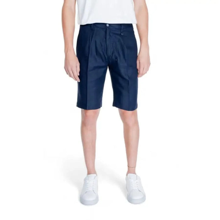 Antony Morato Men Shorts in navy blue with pleated front, knee-length fashion