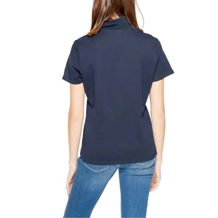 Woman wearing a Navy blue short-sleeved polo shirt and blue jeans, Street One T-Shirt