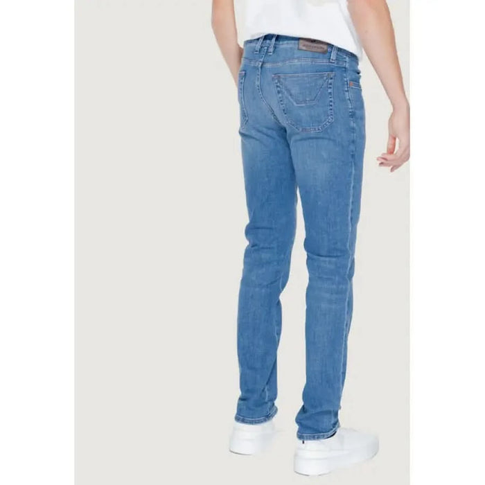 The North Face men’s jeans in Jeckerson Men Jeans, ideal for urban city style fashion