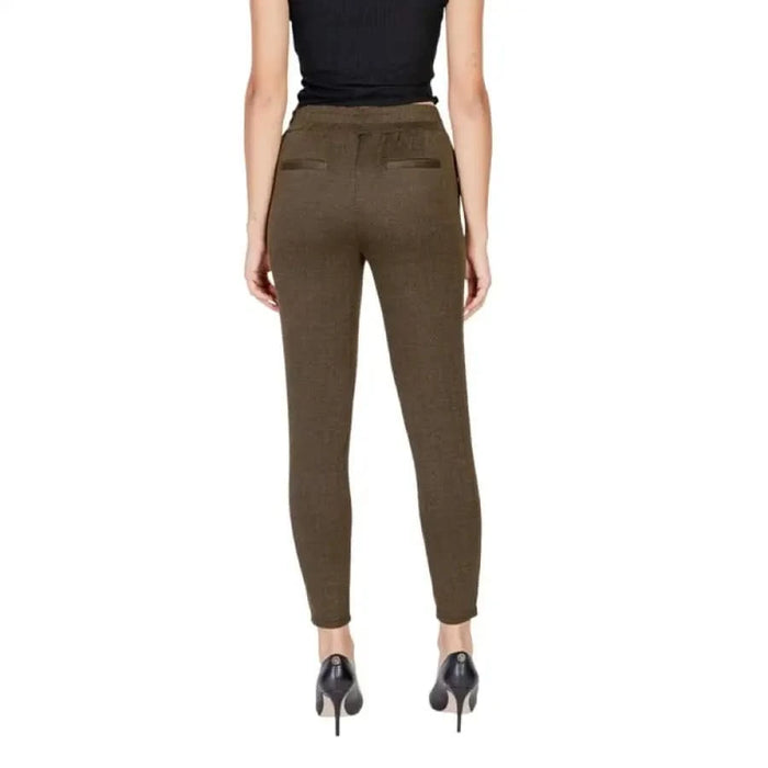 Olive green high-waisted dress pants with back pockets and tapered ankles by Ichi