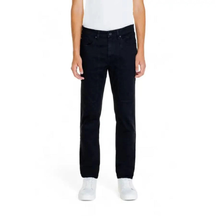 Jeckerson Men’s Trousers: Black straight-leg jeans with white sneakers and white top