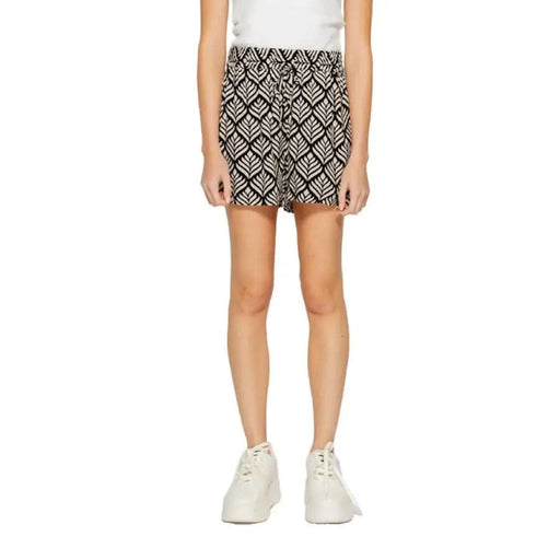 Jacqueline De Yong Women’s Patterned Shorts with Black and White Geometric Design