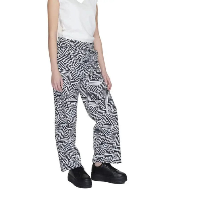 Patterned wide-leg pants with black and white geometric triangle design - Street One Women Trousers