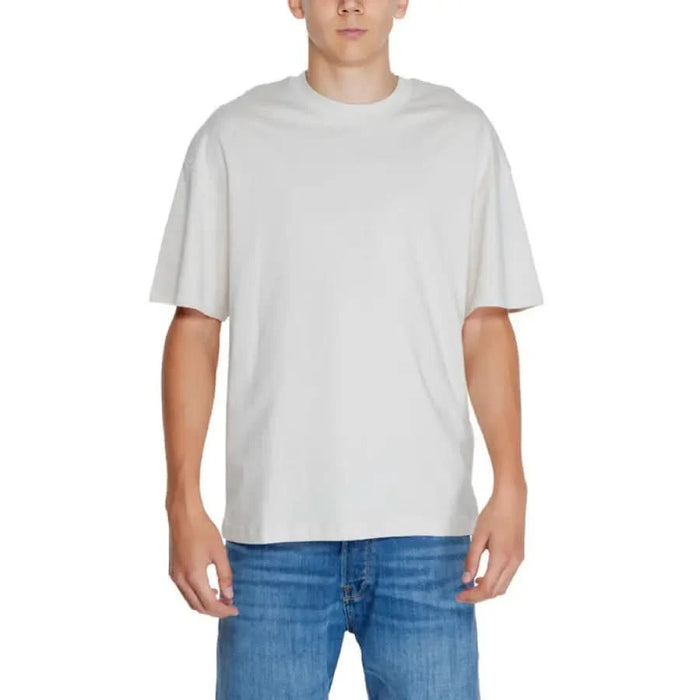 Plain white oversized Jack & Jones t-shirt with blue jeans for men