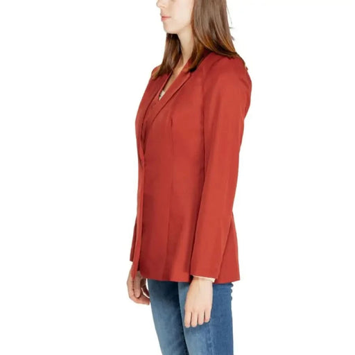 Red tailored fit blazer with long sleeves from Vero Moda for women