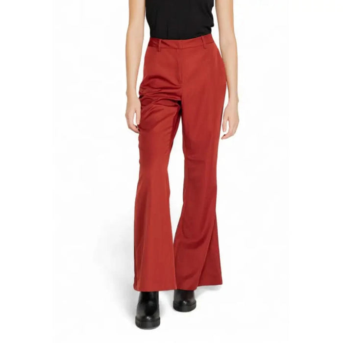 Red high-waist flared trousers from Vero Moda for women, showcasing modern style