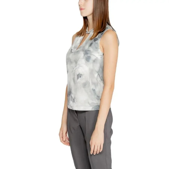 Sleeveless grey tie-dye blouse with collared neckline from Rinascimento Grey Floral Tank Top