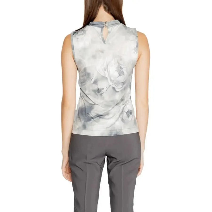 Sleeveless grey and white floral blouse with keyhole back detail from Rinascimento