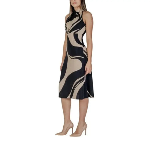 Sleeveless midi dress with abstract print from Rinascimento Beige Print Dress Collection