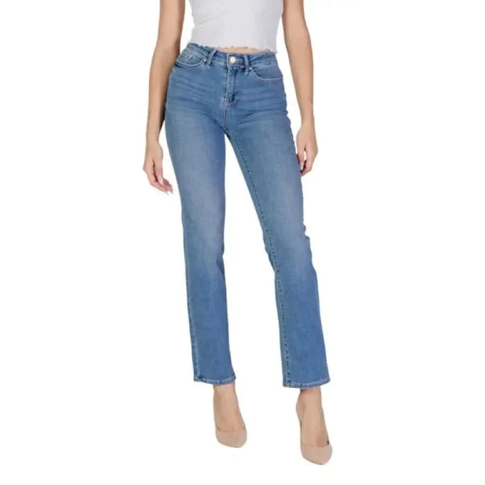 Straight-leg blue jeans in medium wash with five-pocket styling by Vero Moda