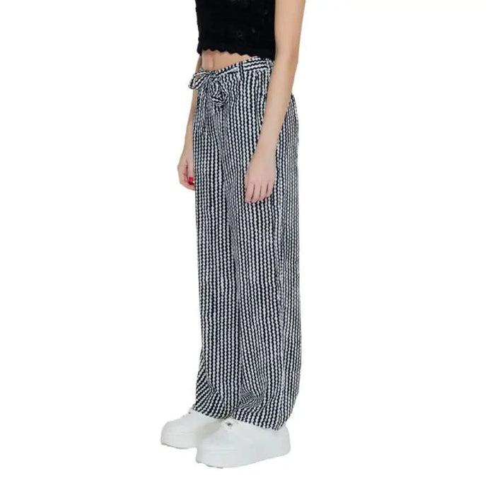 Stylish striped wide-leg pants with a tie waist - Only Women Trousers