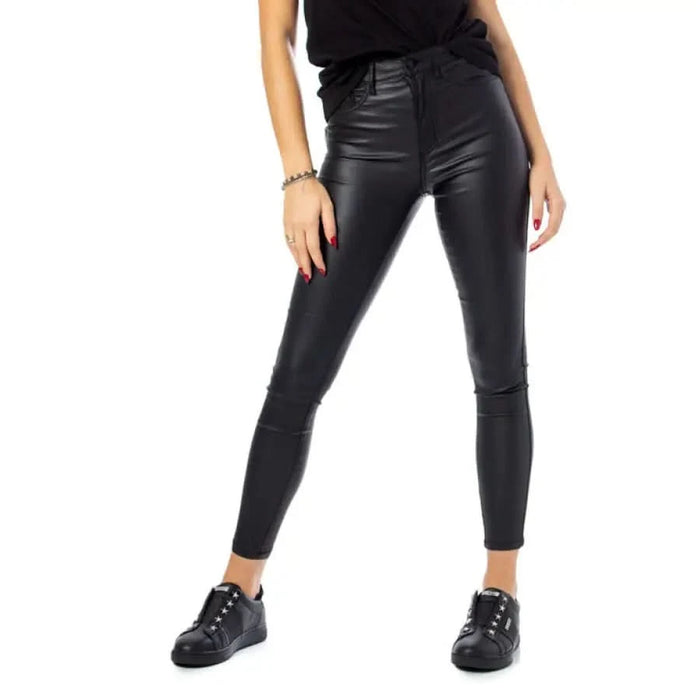 Only Women Jeans: Tight black leather or faux leather pants with black sneakers