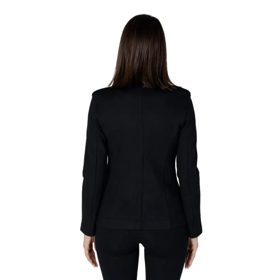 Back view of a person wearing a black Only Women Blazer and matching trousers