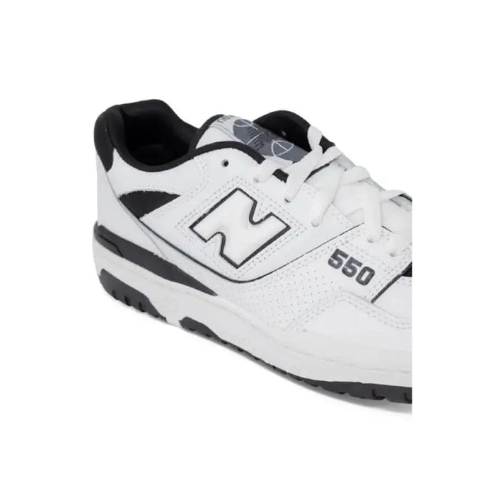 White and black New Balance 580 sneaker featuring prominent branding for men