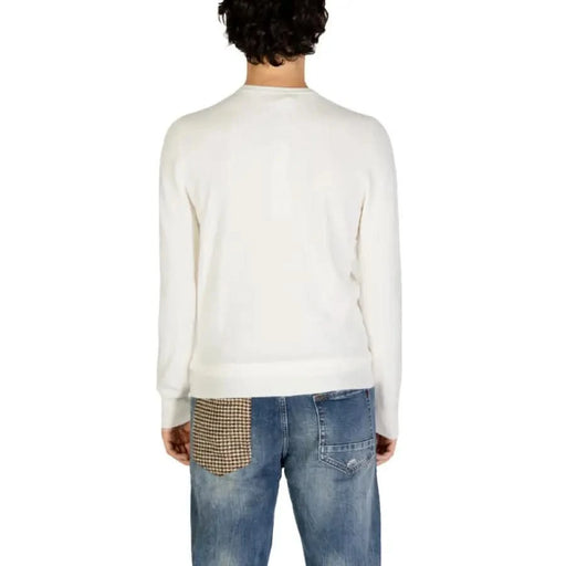 White knit sweater back view from Gianni Lupo Men Knitwear collection