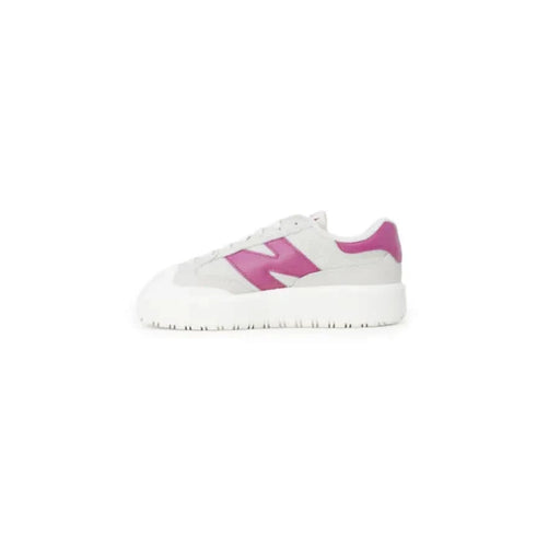 White and pink New Balance women sneaker with chunky sole from the New Balance collection