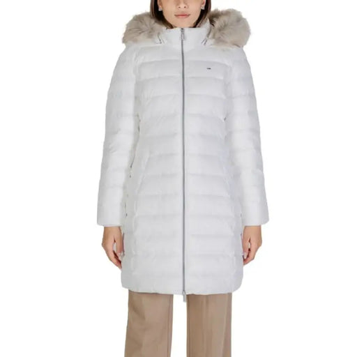 White quilted winter coat with fur-trimmed hood and zipper by Tommy Hilfiger Jeans