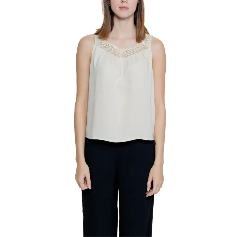 White sleeveless top with lace trim neckline - Jacqueline De Yong Women Undershirt