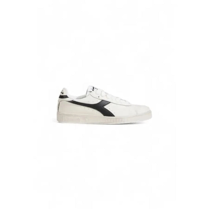 White sneaker featuring black logo and off-white sole from Diadora Men Sneakers