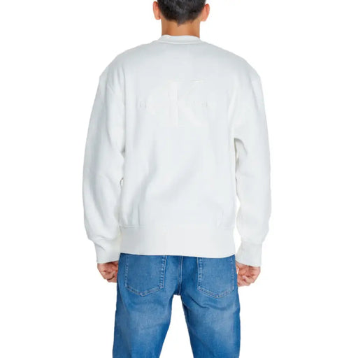 Calvin Klein Jeans Men’s white sweatshirt with blue jeans, rear view