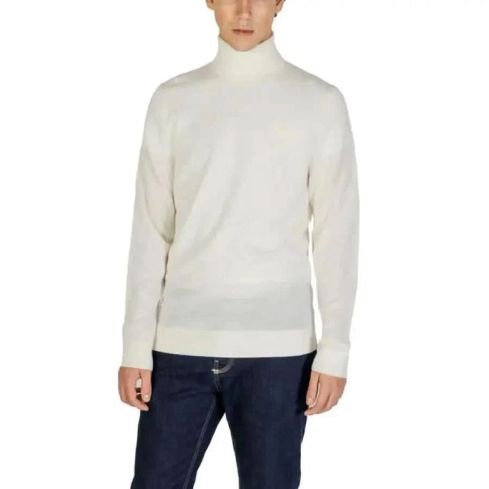 White long-sleeve turtleneck sweater from Calvin Klein Men Knitwear collection