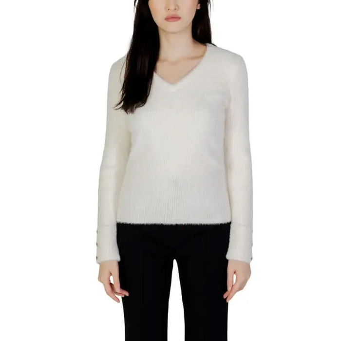 White v-neck fuzzy sweater with long sleeves from Morgan De Toi Women Knitwear