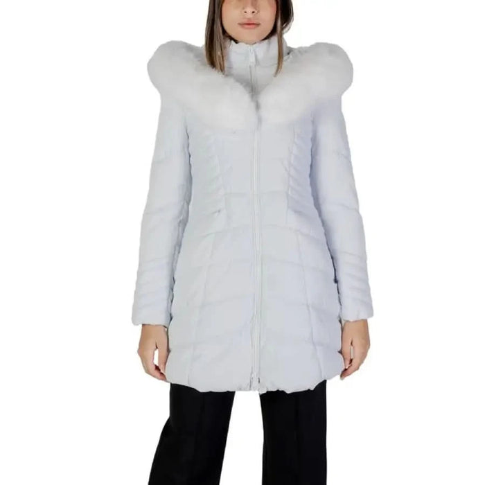 White winter coat with fur-trimmed hood from Guess for women, featuring zip front closure