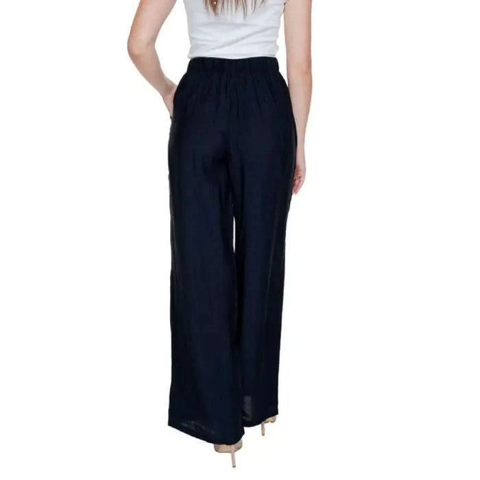 Vero Moda women’s wide-leg black trousers with elastic waistband