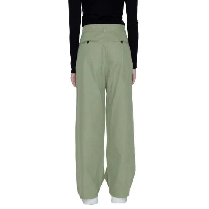 Wide-leg sage green trousers with back pockets by Only - Only Women Trousers