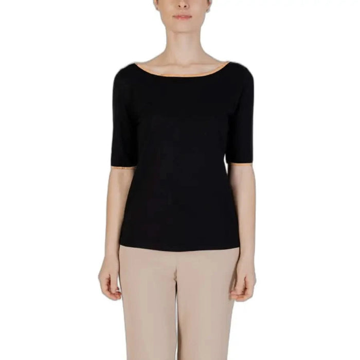 Alviero Martini Prima Classe woman in black top and beige pants