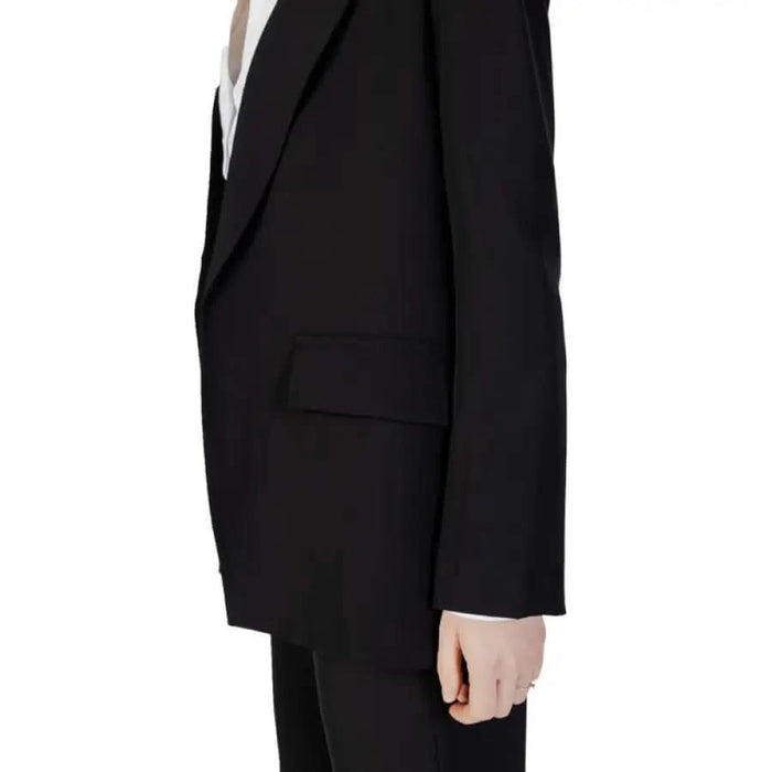 Sandro Ferrone woman in black suit blazer, white shirt