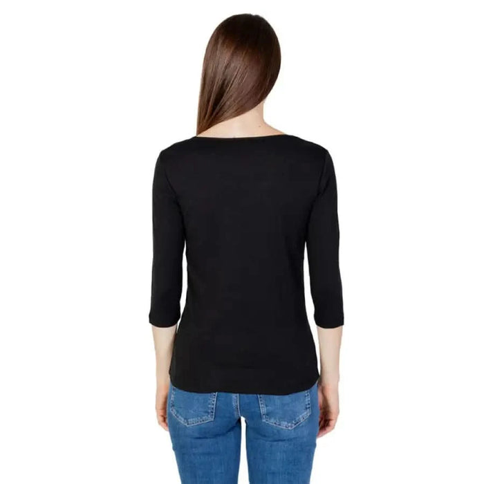 Woman in black three-quarter sleeve top and blue jeans from behind - Street One T-Shirt