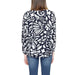 Urban style: Woman in black and white patterned Street One blouse - Street One Clothing