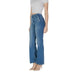 Woman in blue wide-leg jeans from Liu Jo with pockets for stylish casual wear