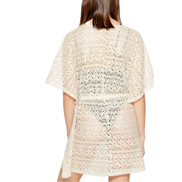 Woman wearing white lace pattern dress - Vero Moda Women Dress - Urban Fashion