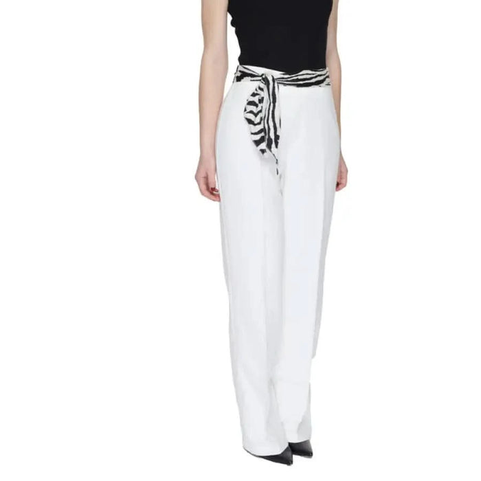 Urban style clothing - Woman in white pants and black top showcasing Only Women Trousers