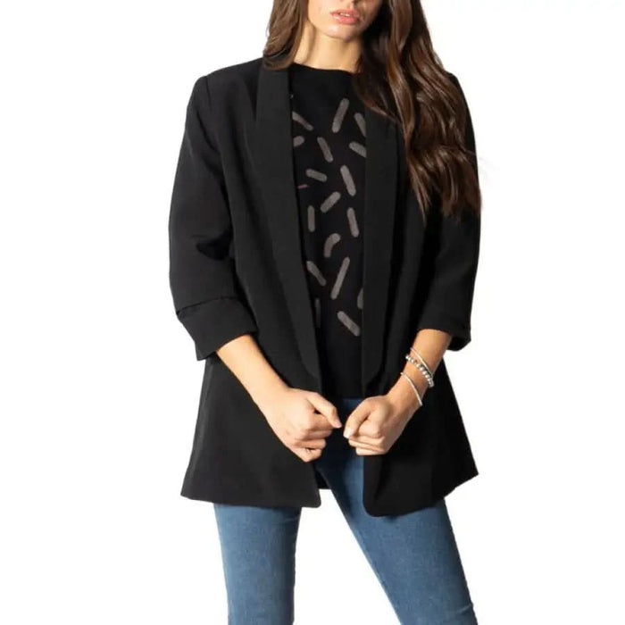 Elegant Women’s Black Blazer with Lapel Collar and Front Pockets for versatile styling