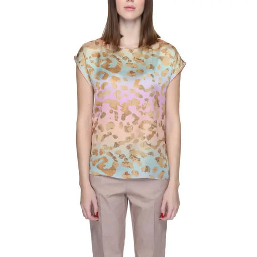 Alviero Martini Prima Classe Beige Print Blouse paired with tan pants on a model