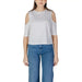 Woman in white cold-shoulder top and blue jeans wearing Liu Jo 3/4 sleeve cotton top