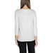 Woman wearing Alviero Martini Prima Classe white three-quarter sleeve knit top