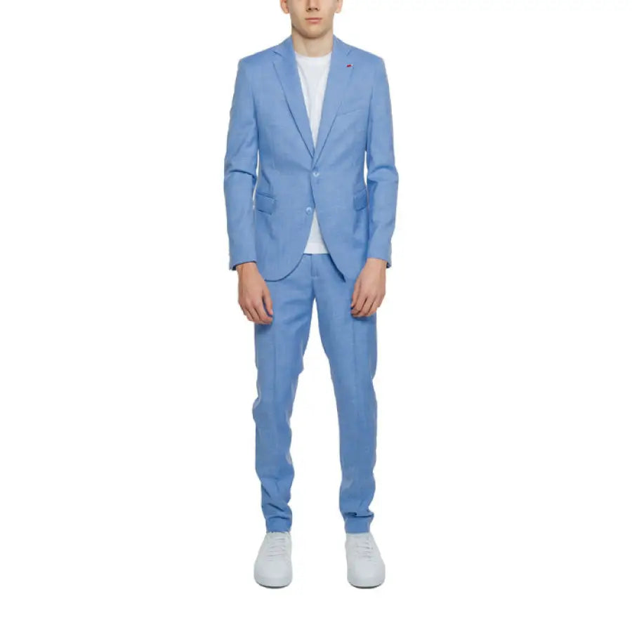 Young boy wearing a blue Mulish Men Suit from the Mulish product line